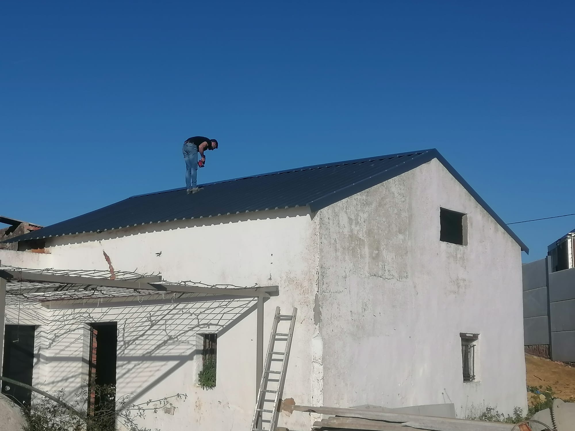 Instalación de panel sándwich en Sevilla