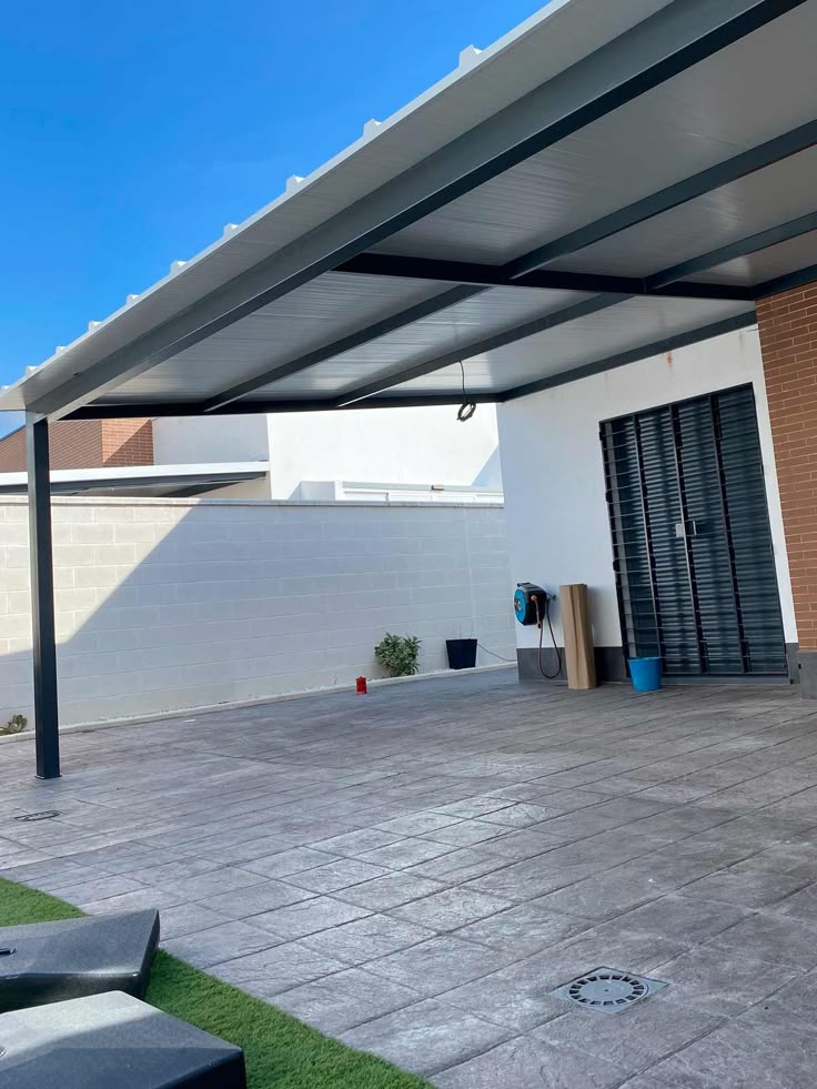 Instalación de panel sándwich en Sevilla